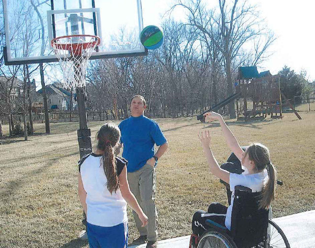 O imagine pe care nu o inteleg medicii. Povestea fetei care a invins destinul cu mingea de baschet