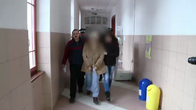 Cunostintele stiau ca mama-criminala din Brasov e bolnava. N-au facut altceva decat sa se roage