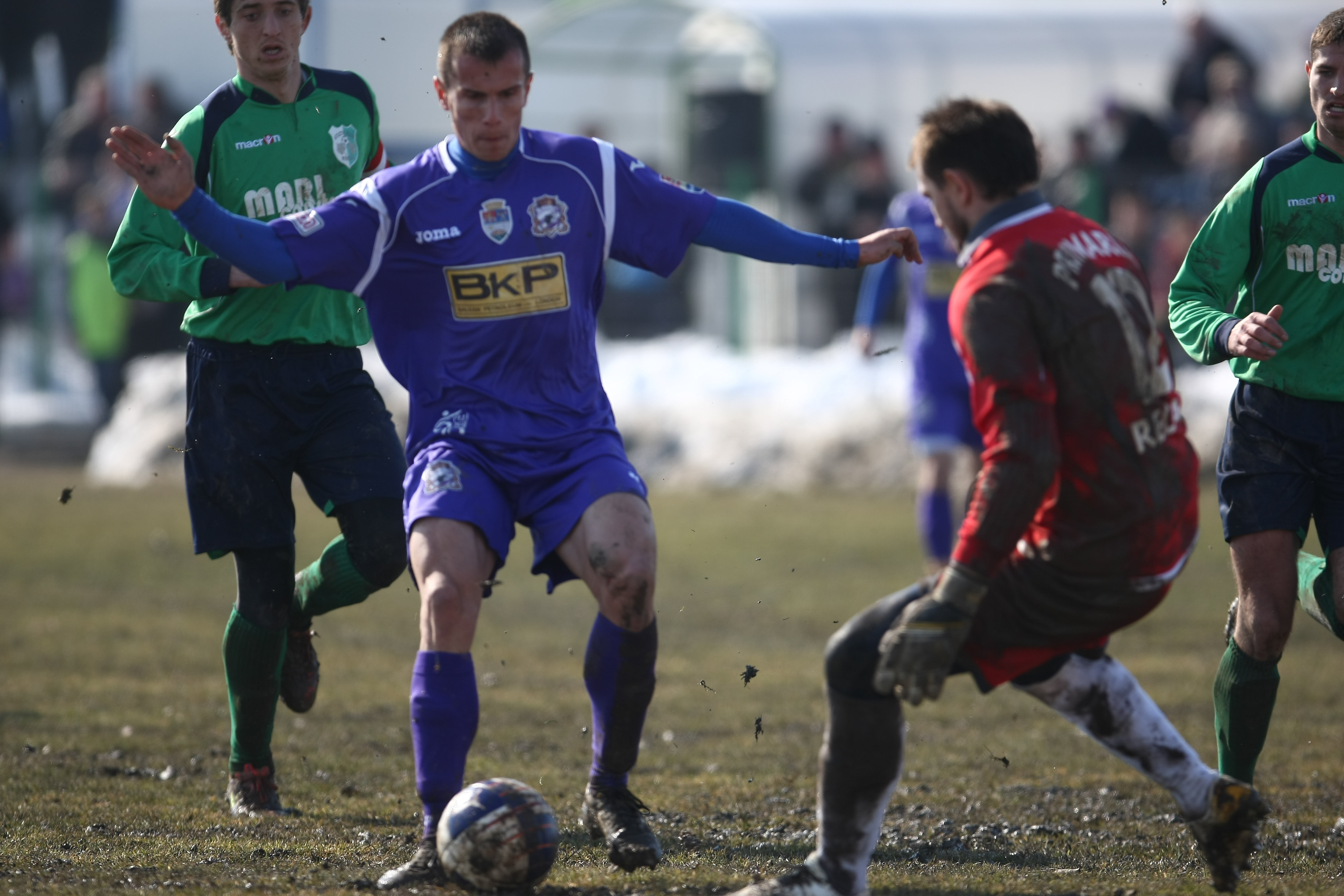 Jucatorii lui Poli Timisoara s-au distrat de minune la crama. I-au batut pe recaseni cu 5-0