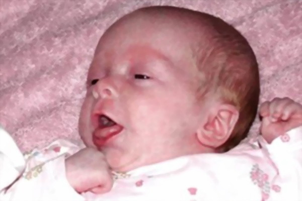 A nascut singura acasa, apoi a sunat la politie si, sub un nume fals, a incercat sa scape de copil