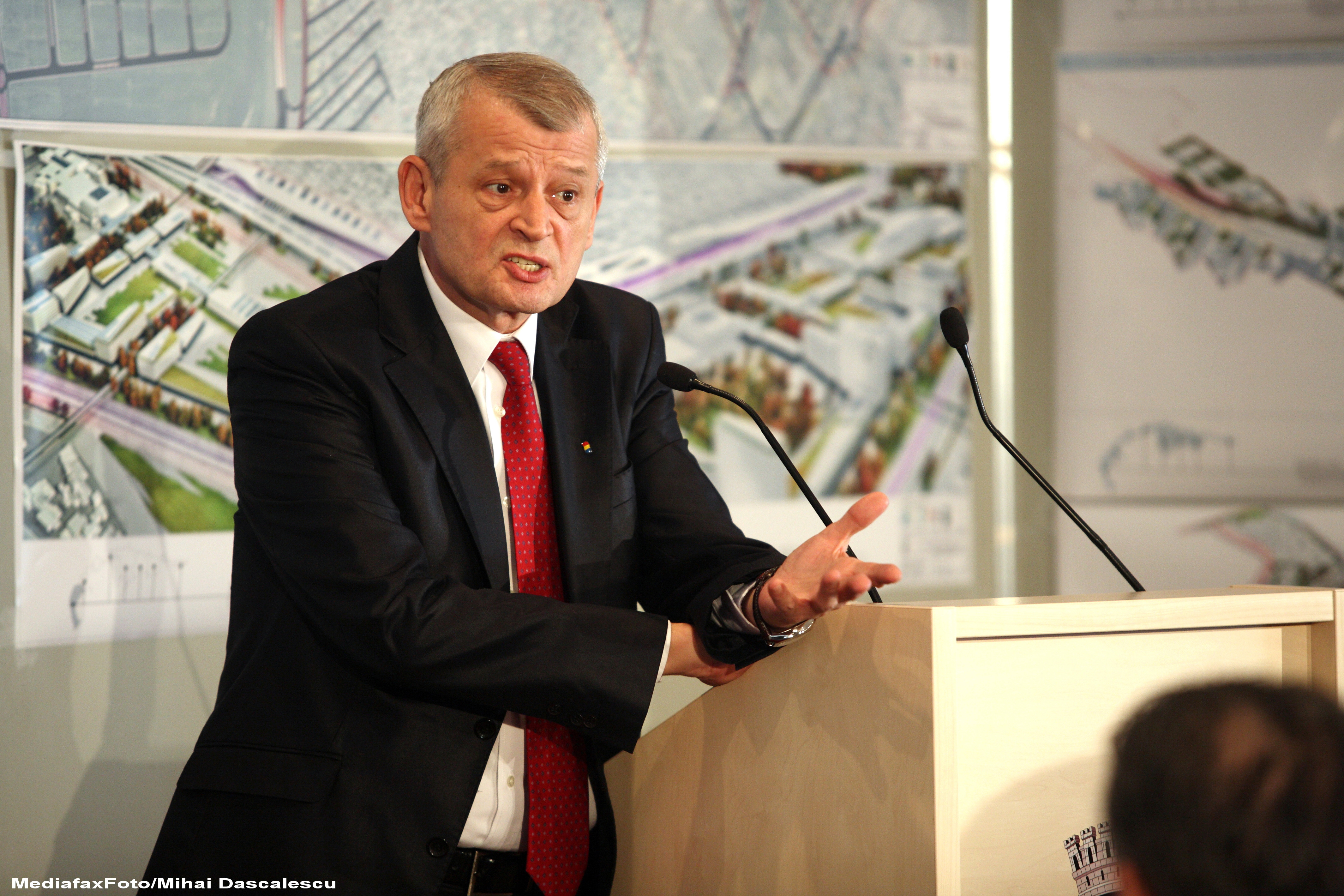 Alegeri locale 2012. Sorin Oprescu si-a depus candidatura pentru un nou mandat, sustinut de USL