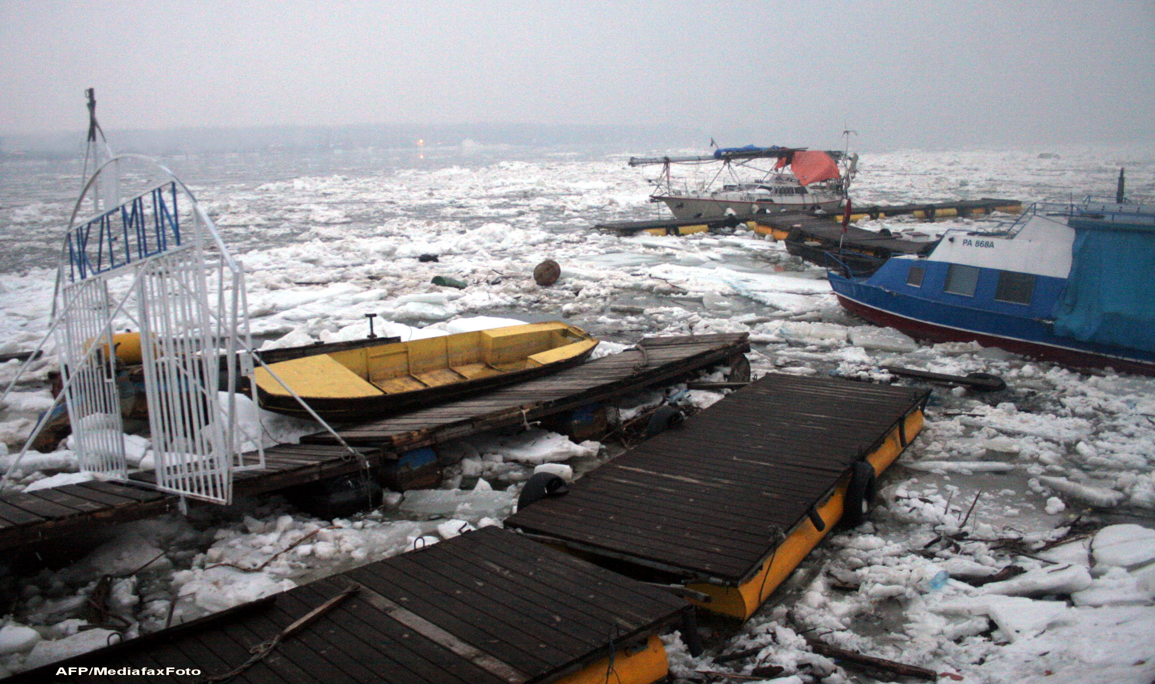 Topirea banchizelor provoaca dezastru pe Dunare. Zeci de nave distruse: "Zgomotul e infernal"