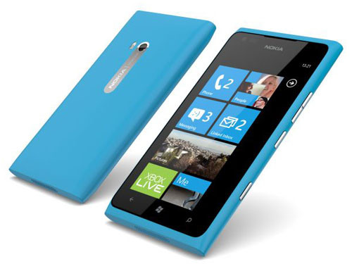 MWC 2012. Finlandezii de la Nokia spera sa dea lovitura in Europa cu Lumia 900. VIDEO