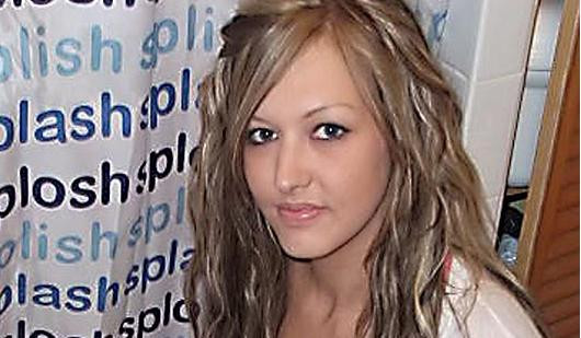 Obiceiul bizar al acestei fete frumoase ii tine pe barbati la distanta. "Este incredibil ce fac"