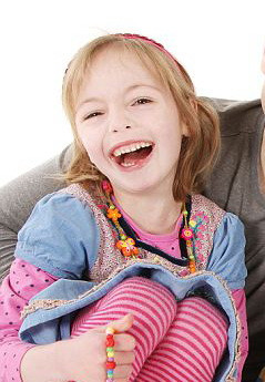 Ce ascunde zambetul nevinovat al acestei fetite. Secretul care o va transforma pentru totdeauna