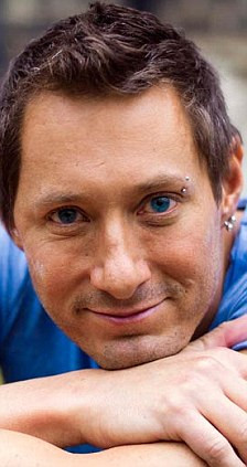 Chipul care ascunde o durere incredibila. Cum arata acest tanar in urma cu cateva luni