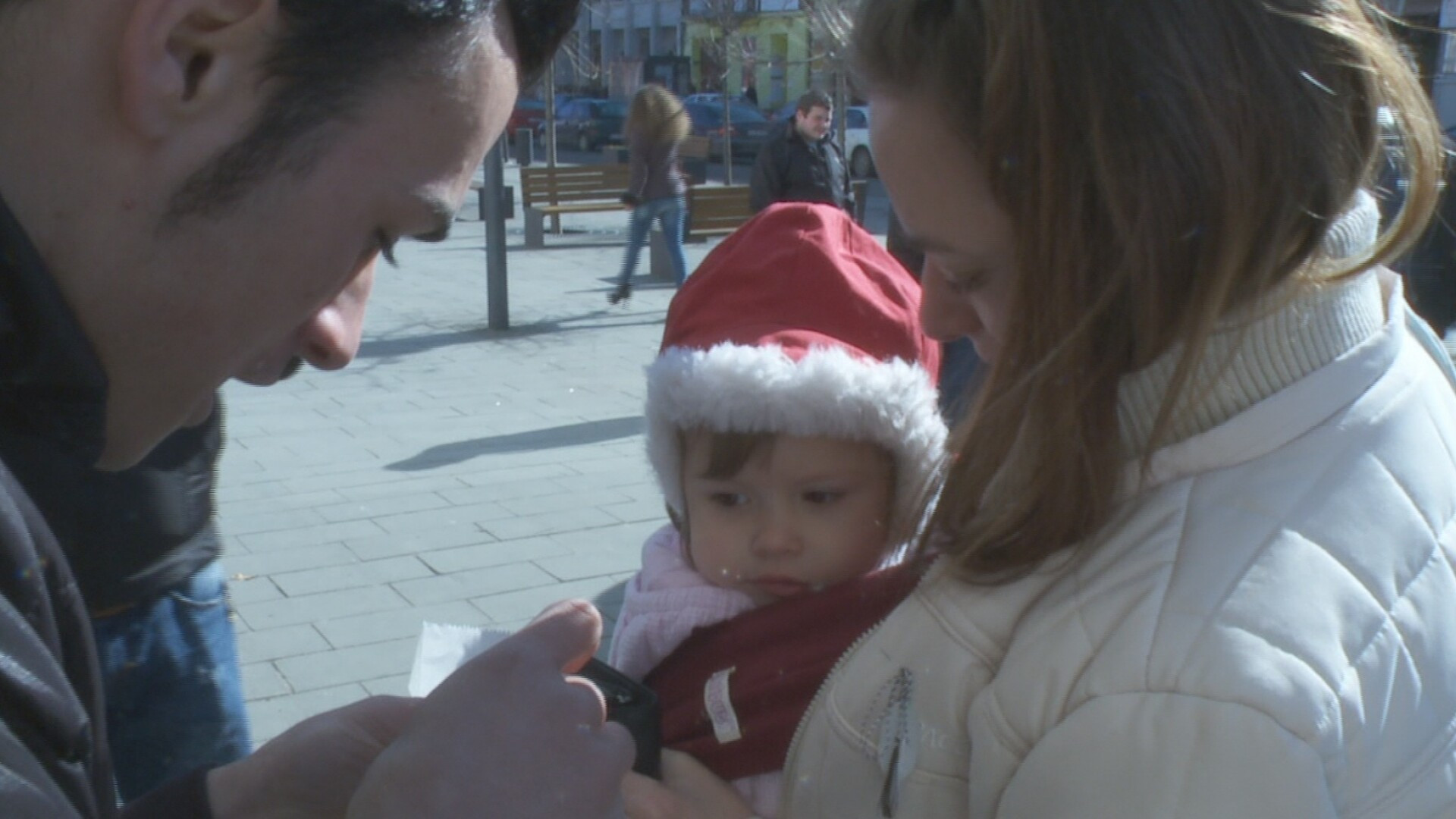 Rugbystii clubului „U” si-au asigurat galeria la meciuri: le-au daruit fetelor martisoare alb-negru!