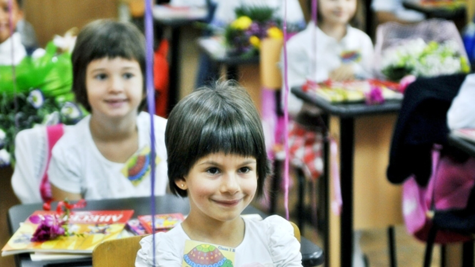 Opt materii obligatorii la clasa pregatitoare. Copiii vor invata totul prin jocuri si nu dau examene