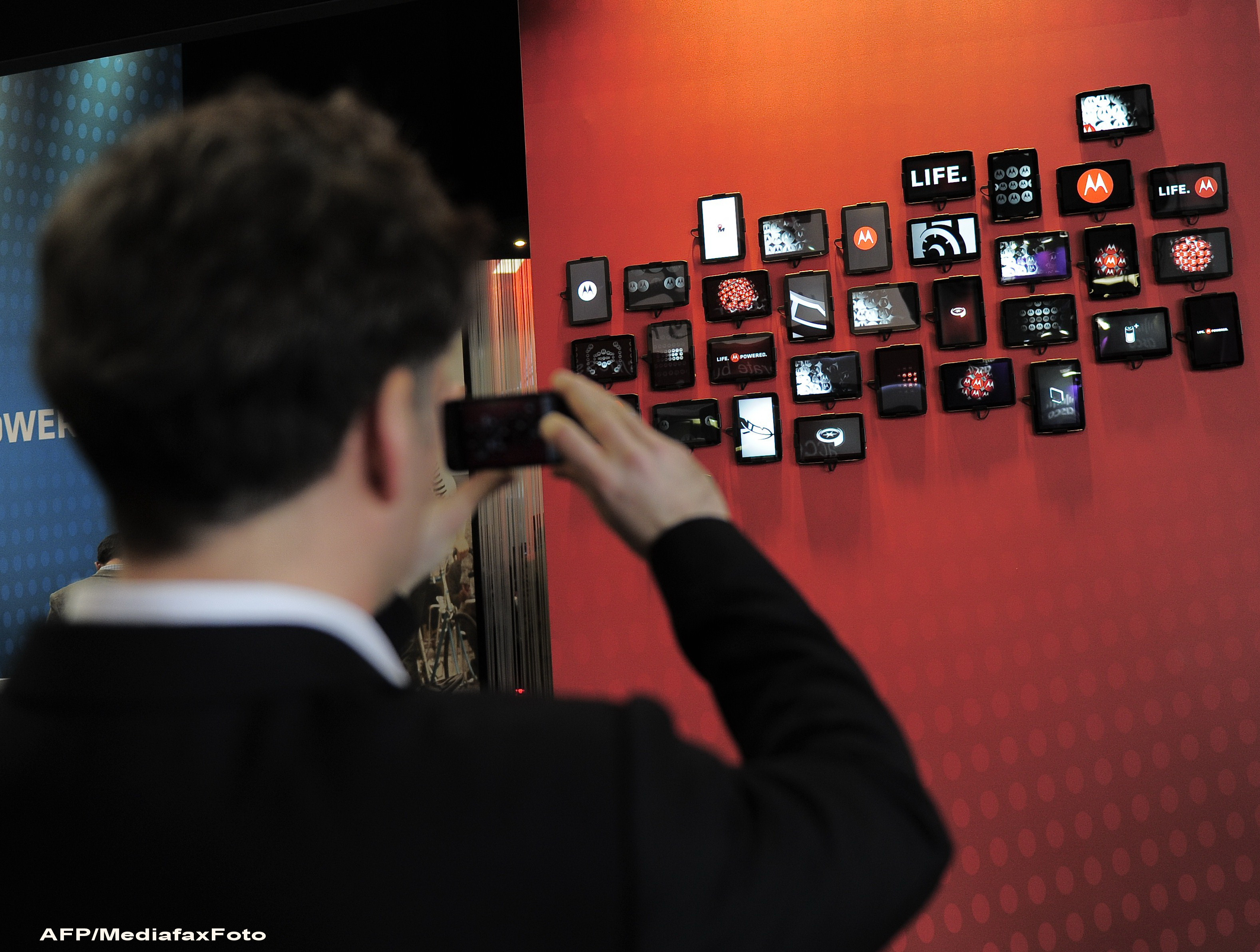 WMC 2012. Marile companii de telefonie mobila vor sa introduca o taxa pe continutul online