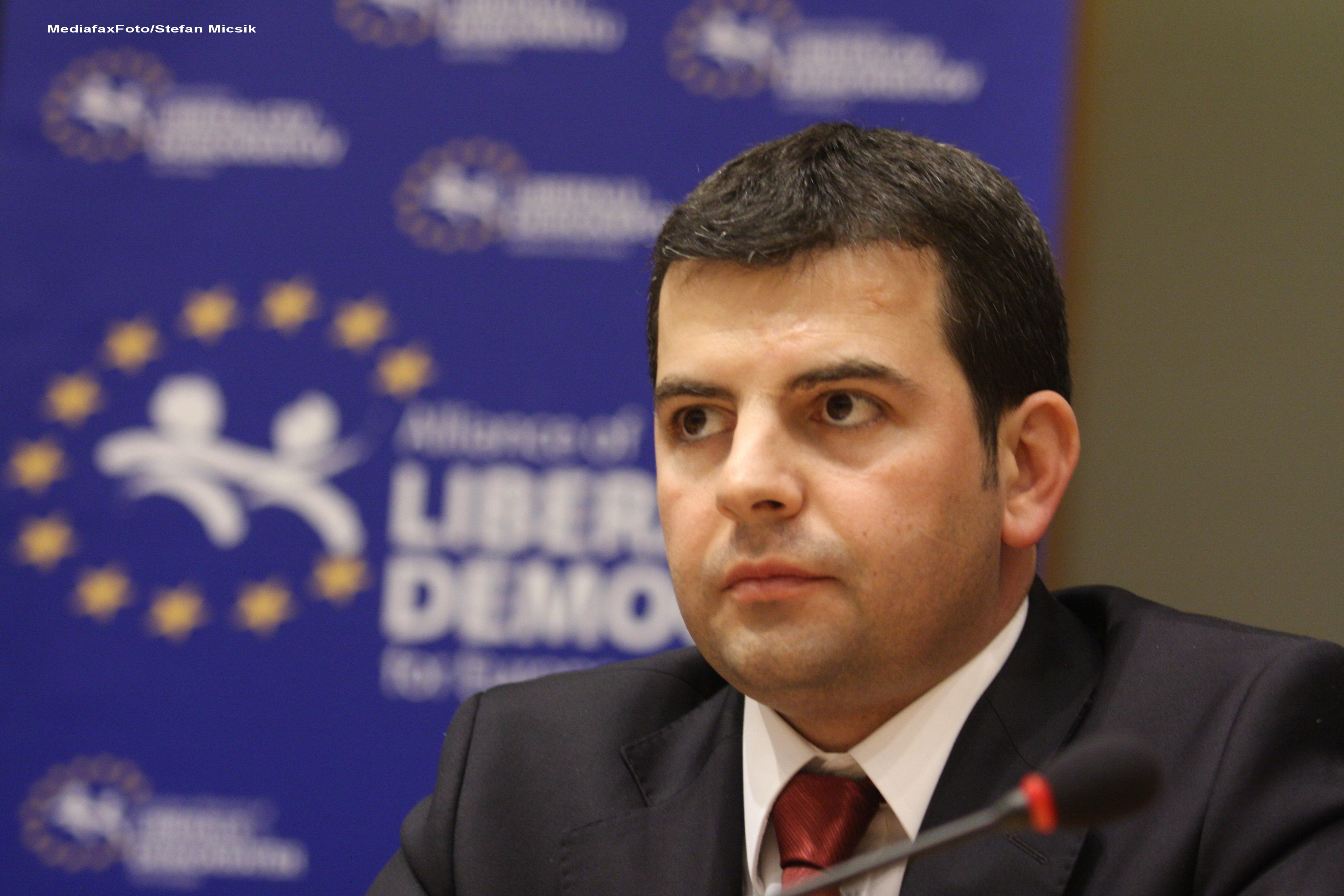 "Romania nu mai poate continua cu guvernarea mincinoasa". Daniel Constantin a uitat cine e la putere