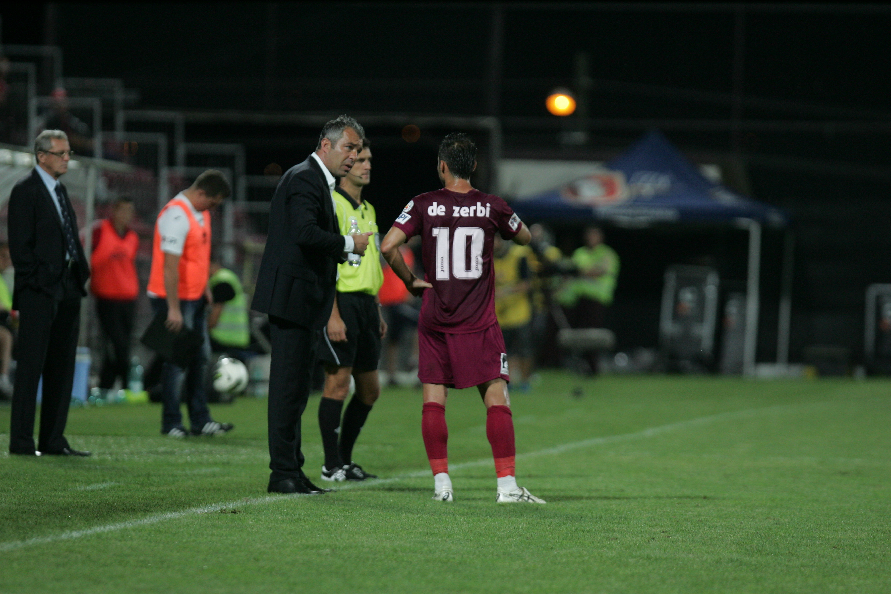 DE NECREZUT Castiga 35.000 de euro pe luna la CFR, dar e spectator cu FCM. Asta extravaganta!