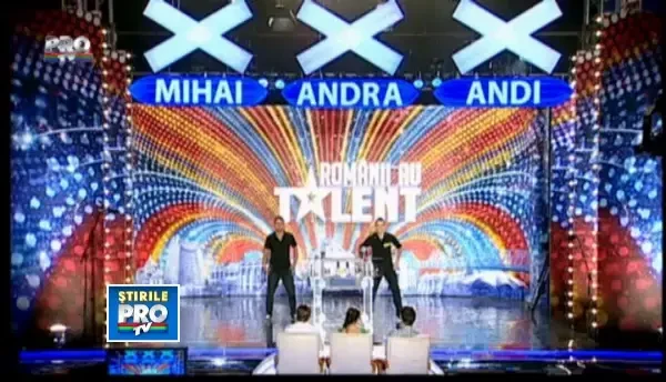 Speram sa-l intrecem pe Adrian Tutu. Sala de la Romanii au talent, vrajita de miscarile lor