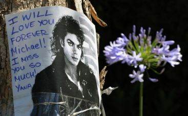 Catalogul muzical Michael Jackson, furat de piratii cibernetici. Valoreaza 250 milioane de dolari