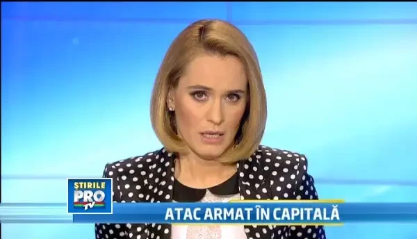 Momentul cand politistul-criminal este scos din cladirea in care a fost prins. A ucis din gelozie