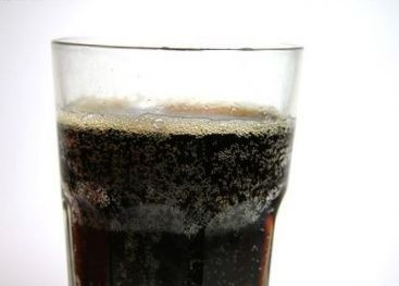 Se gaseste in Coca-Cola si Pepsi si produce cancer animalelor. Cum ne afecteaza pe noi