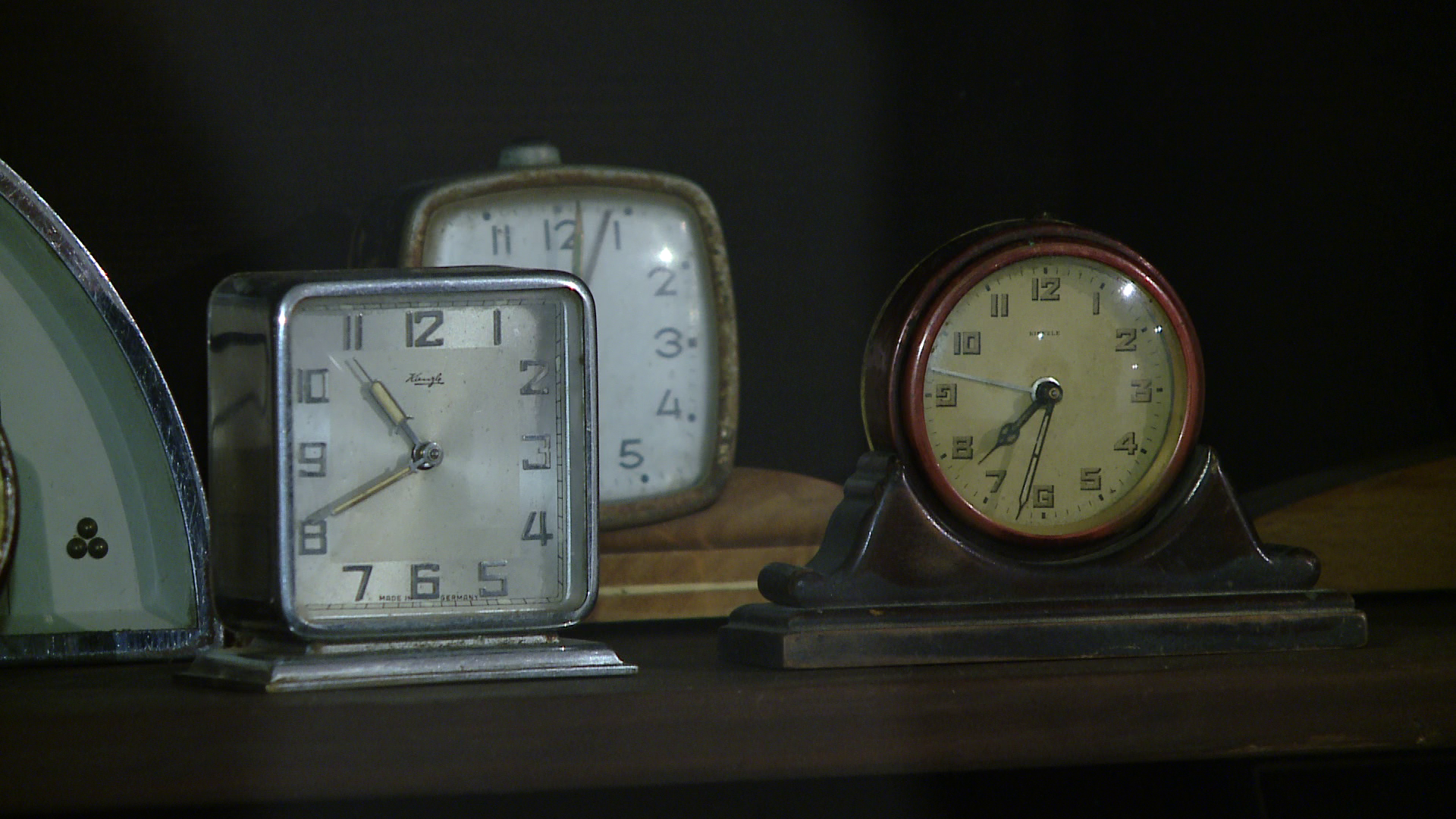 Expozitie inedita la Cluj. 800 de ceasuri distincte, perfect functionale, produse in 14 tari, isi asteapta vizitatorii