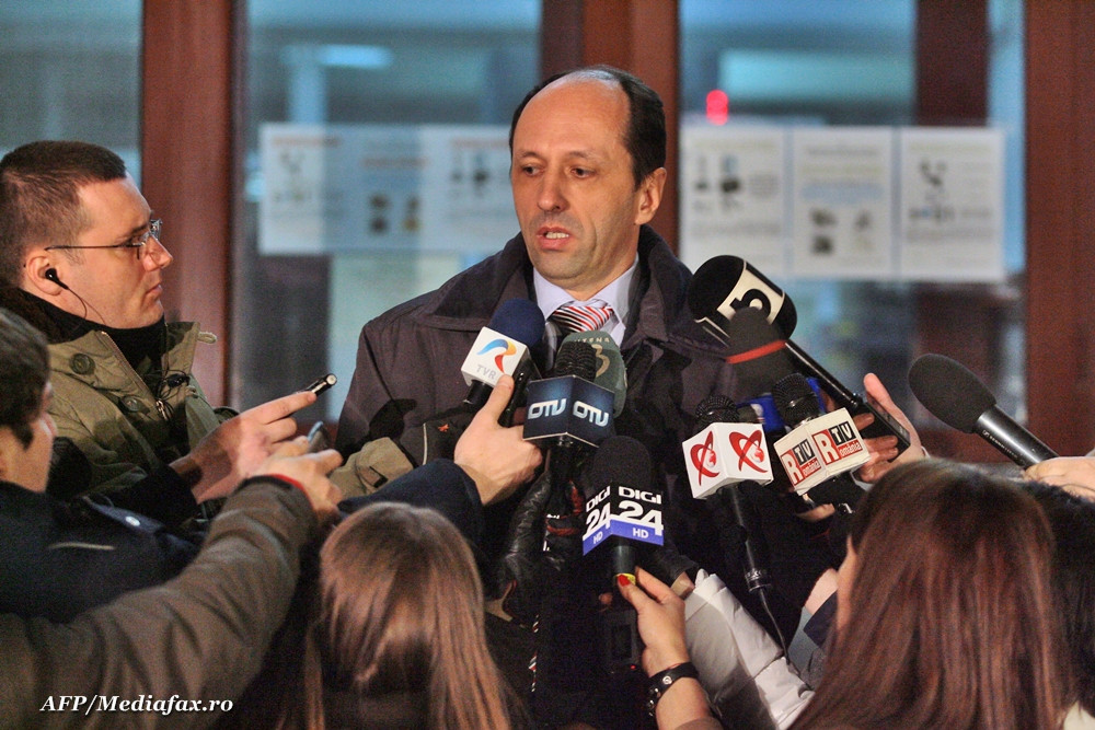 Procuror: Criminalul avea acasa inca 60 de gloante de 9 mm. Era baut si sedat in momentul atacului