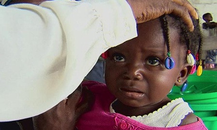 Reportaj cutremurator in tara unde o sclipre in privire inseamna o condamnare la moarte pentru copii