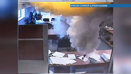 Panica la Tribunalul Arges. Sistemul de incendiu s-a declansat din cauza unui angajat curios
