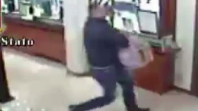 VIDEO. Tupeu incredibil. Cum au furat trei romani bijuterii in valoare de 400.000 de euro din Padova