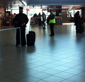 VIDEO. Un preot uita de cele sfinte si injura pe toata lumea, pe Otopeni. ATENTIE, limbaj obscen!