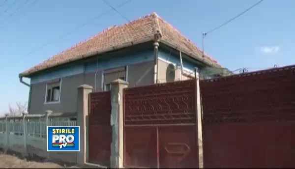 O fetita de 10 ani a fost salvata de la viol chiar de iubita agresorului