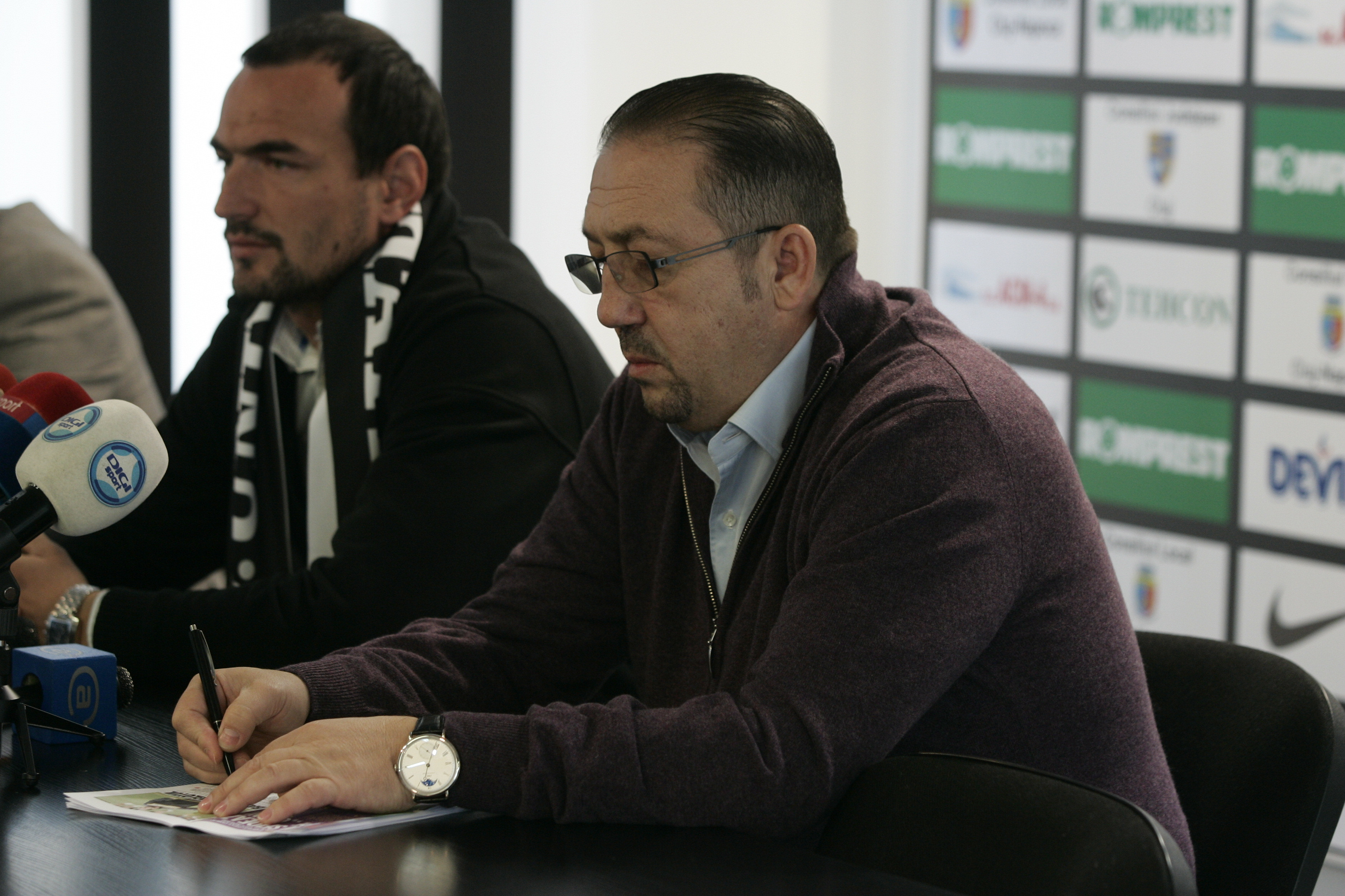 La „U” e garnizoana militara. Walter a facut zid de protectie in jurul echipei