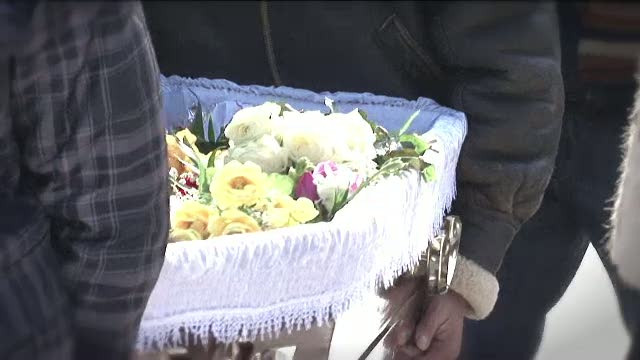 Lacrimi si flori, pentru doua suflete nevinovate: Florina si Mariana, femeile asasinate la coafor