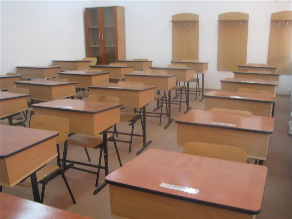 Scoala la care invata eleva decedata in urma unei viroze isi suspenda cursurile pentru dezinfectie