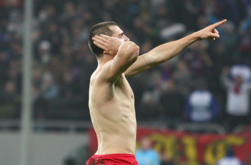 Ea l-a corupt pe Nikolic! UITE cum arata femeia pentru care a fost dat afara de la Steaua