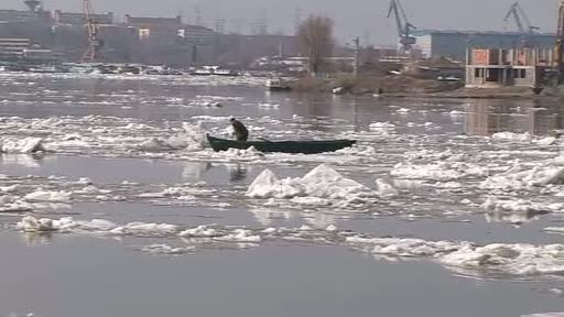 Sloiurile au distrus faleza la Tulcea. Sute de oameni din Delta Dunarii, izolati de restul lumii