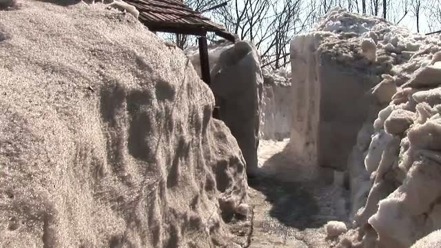 Sate intregi din Braila sunt si acum ingropate in nameti de 4 metri. Nu sunt bani pentru deszapezire