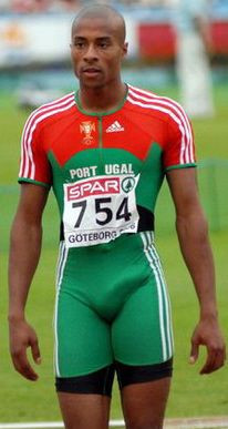 Nu o sa iti vina sa crezi ce a patit cel mai dotat atlet. Toata lumea a privit ... in jos