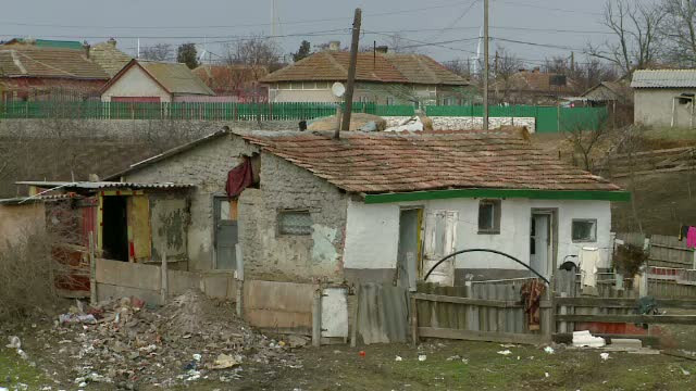 Au semnat ca primarul. Un edil i-a convins pe localnici sa ia credite de 1 milion de euro pentru el