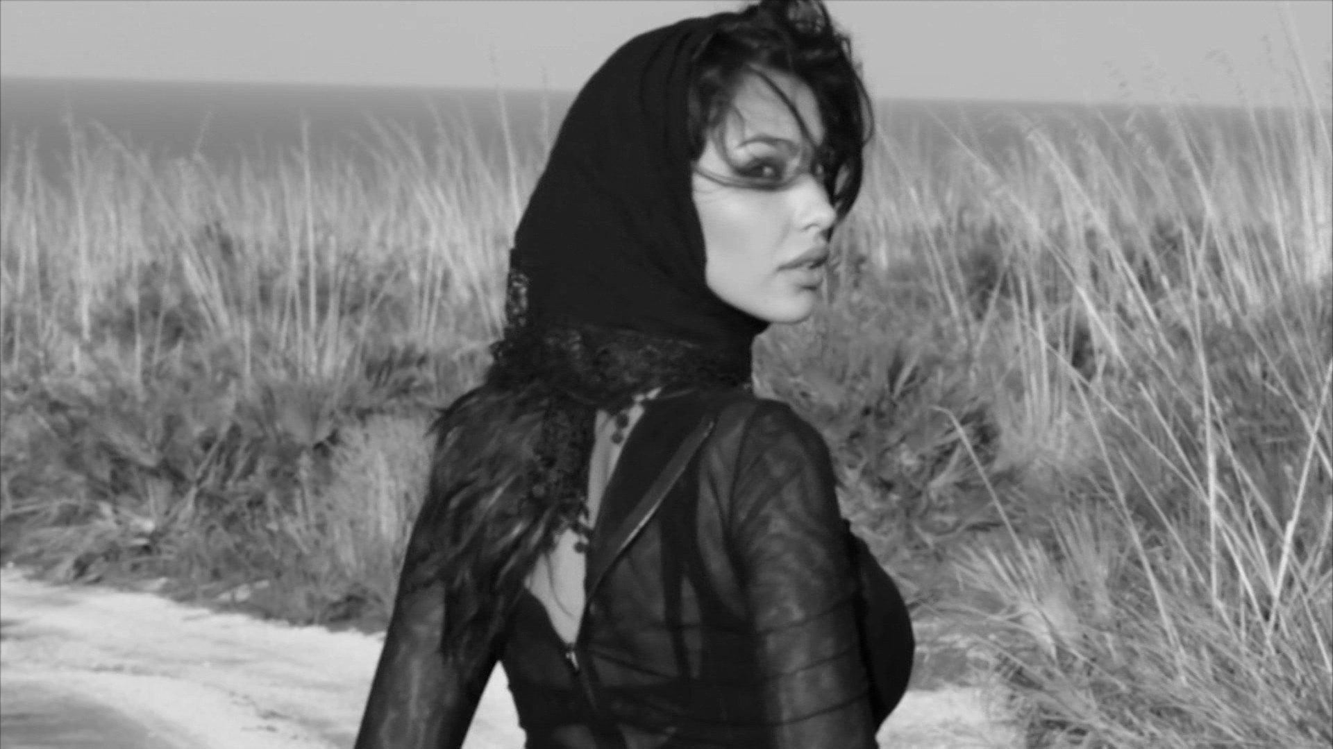 Frumoasa romanca Madalina Ghenea si "eroul de la Termopile", Gerard Butler, ar avea o relatie