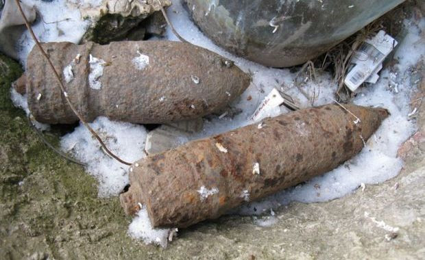 Panica pe calea ferata, dupa ce doua obuze din Al Doilea Razboi Mondial au fost gasite langa sine