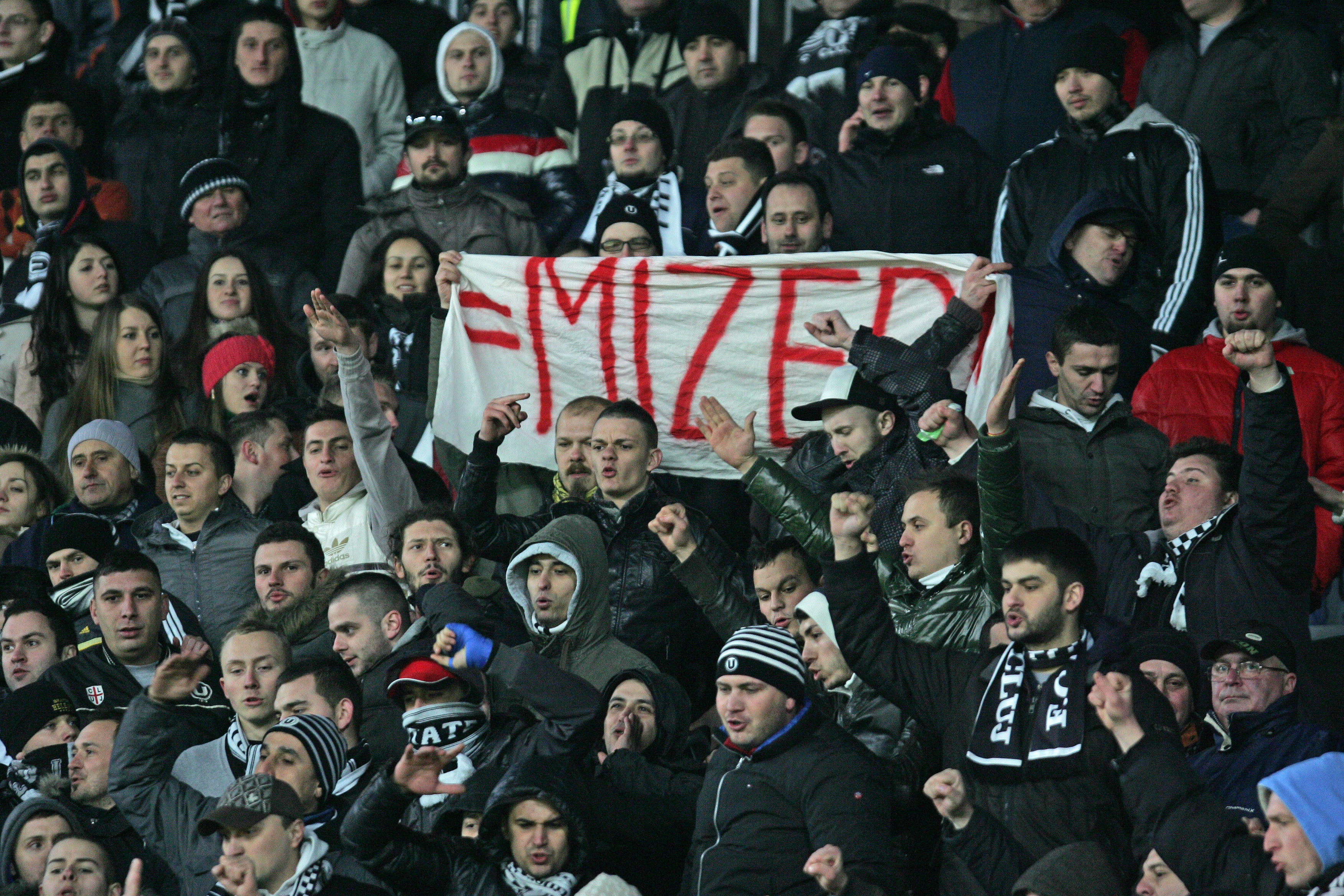 Protest plin de “virusi”