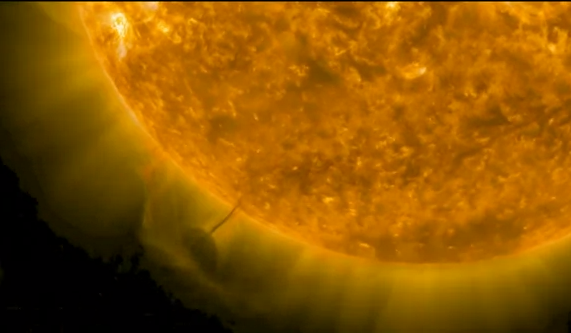 VIDEO Un OZN rotund care ia energie de la Soare. "N-am nici cea mai mica idee ce este"