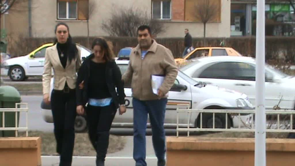 Cum au furat o romanca si trei complici 2.000 de euro de la o batrana, in Germania