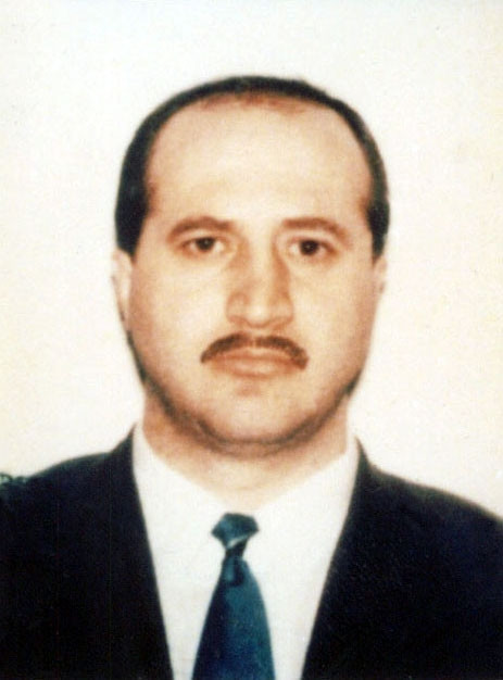 Interlopului Bebe Carabina, care a impuscat miercuri un politist, i s-a facut rau in timpul anchetei