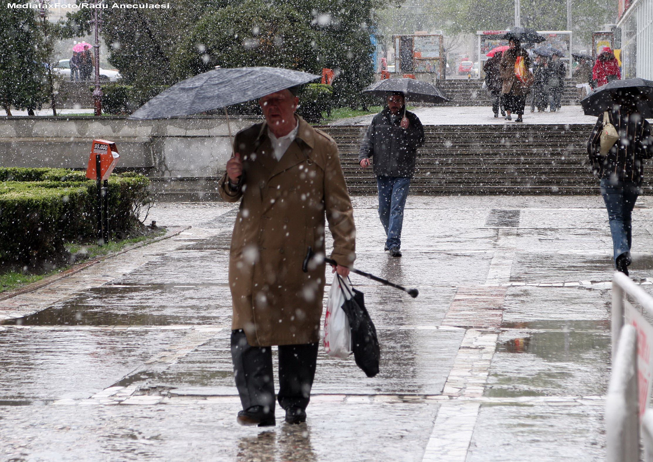 Judetul Caras-Severin, sub cod galben de ploi si ninsori, inainte de Pasti. Cat tine vremea rea