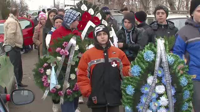 Ultimul drum pentru fetita care a murit inecata in fosa septica a scolii