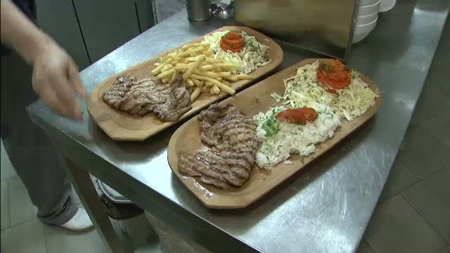 Doar 45% dintre romani consuma macar un fruct pe zi. Suntem in topul european al bolilor cronice