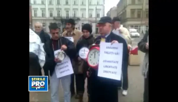 Si-au atarnat ceasurile desteptatoare de gat si s-au plimbat prin Arad ca sa „trezeasca” natiunea
