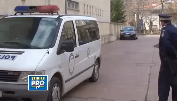 Audieri in cazul traficului cu icoane. Cei doi barbate retinuti au ajuns in fata procurorilor