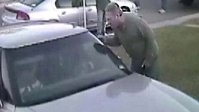 Un avocat de divorturi american, filmat de camere in timp ce il jefuia pe sotul clientei sale