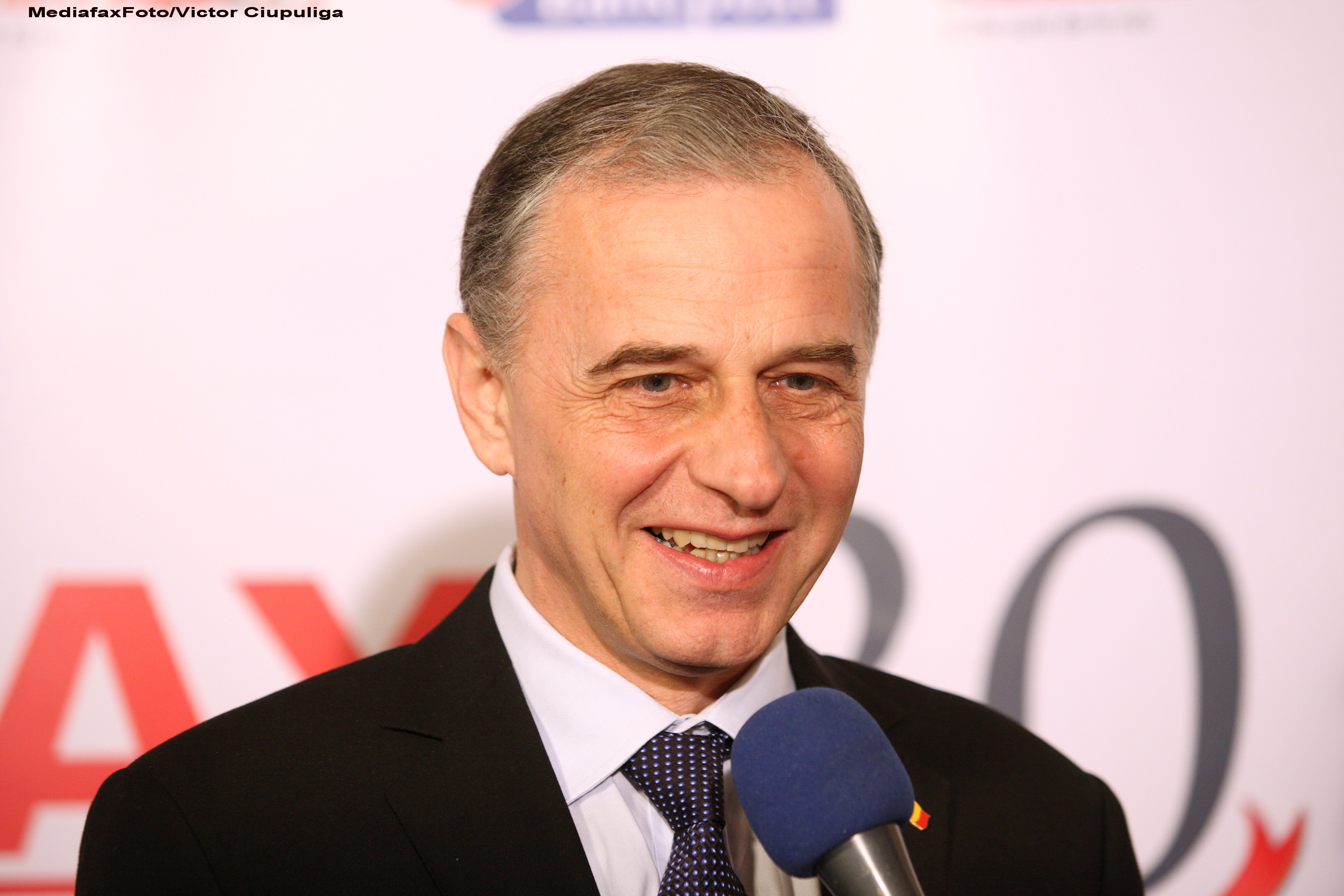 Mircea Geoana lanseaza miscarea "Romania noastra": "O miscare nepolitica, dar cu un scop politic"