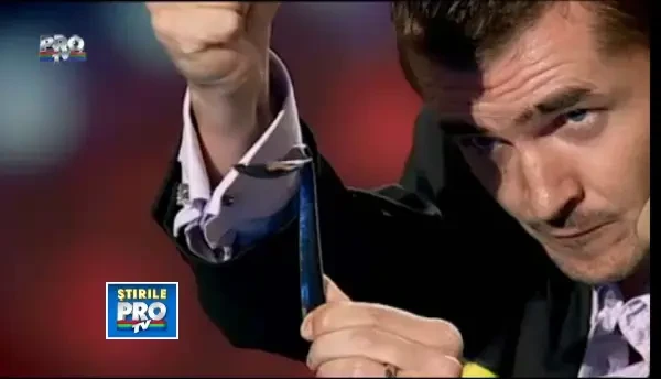 Cristian Gog, omul care creeaza iluzii din cuvinte. A indoit o lingura cu un deget