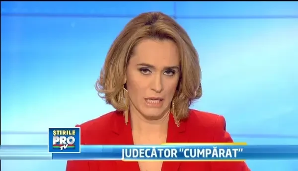 O tanara care s-ar fi aruncat de la etajul 9, suparata ca nu-si gaseste serviciu, a supravietuit