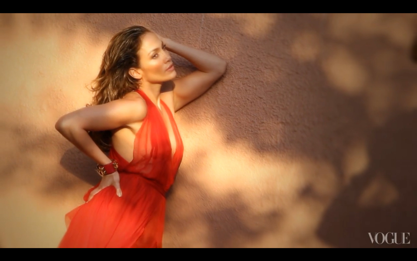 "Stiu ca nu sunt perfecta, dar e OK". Jennifer Lopez, fermectoare si in cea mai buna forma